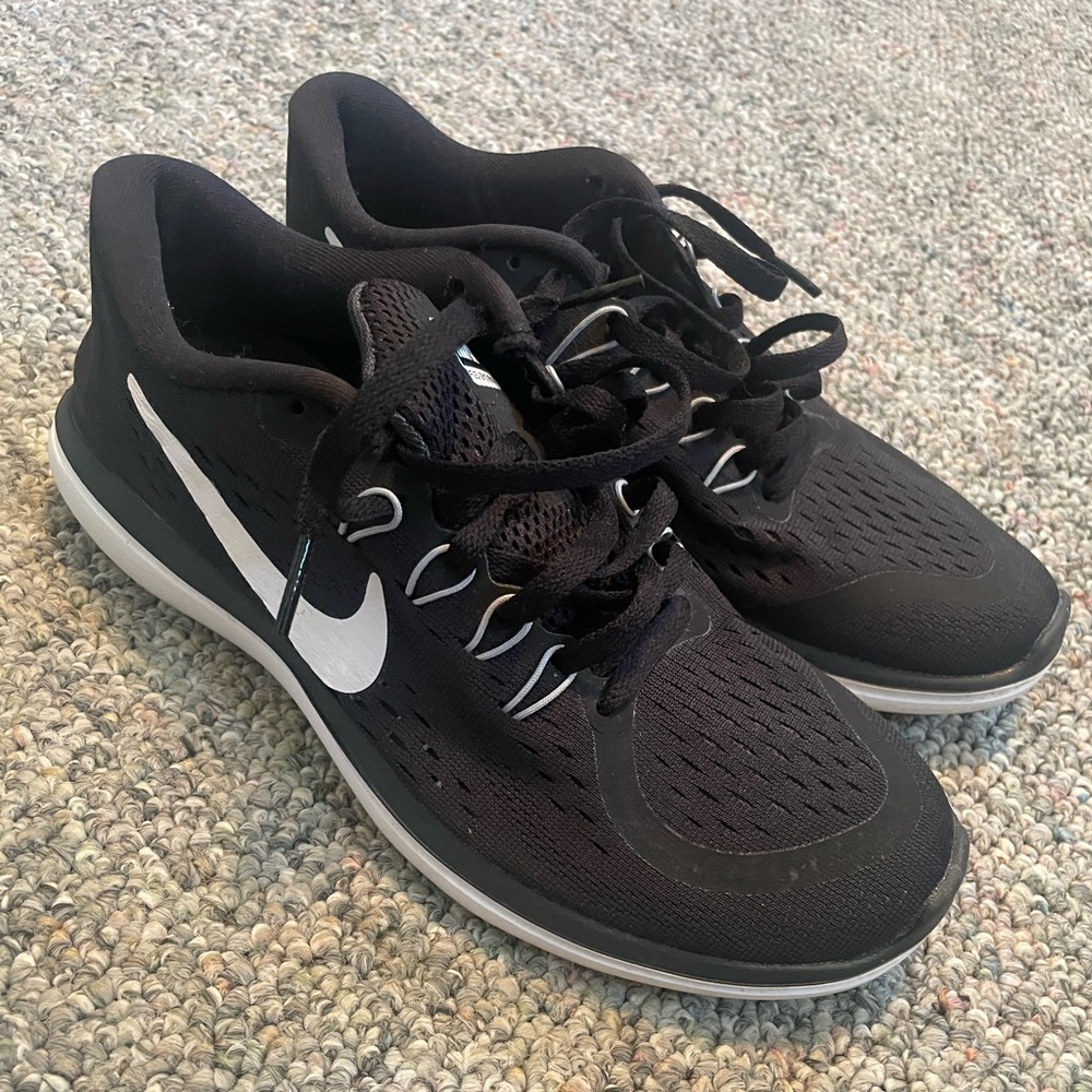 Nike Black and White Athletic Shoes with Breathable Mesh